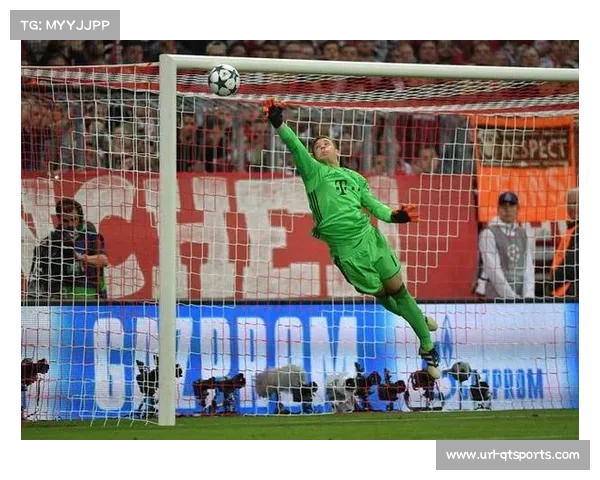 东孟加拉门将扑出单刀,奥乌苏吊射中楣错失良机 东孟加拉门将扑出单刀,奥乌苏吊射中楣错失良机